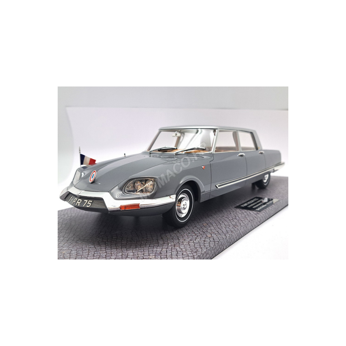 CITROEN DS 21 CHAPRON 1968 "PRESIDENTIAL - CHARLES DE GAULLE" (Length: 6m53) Die cast 