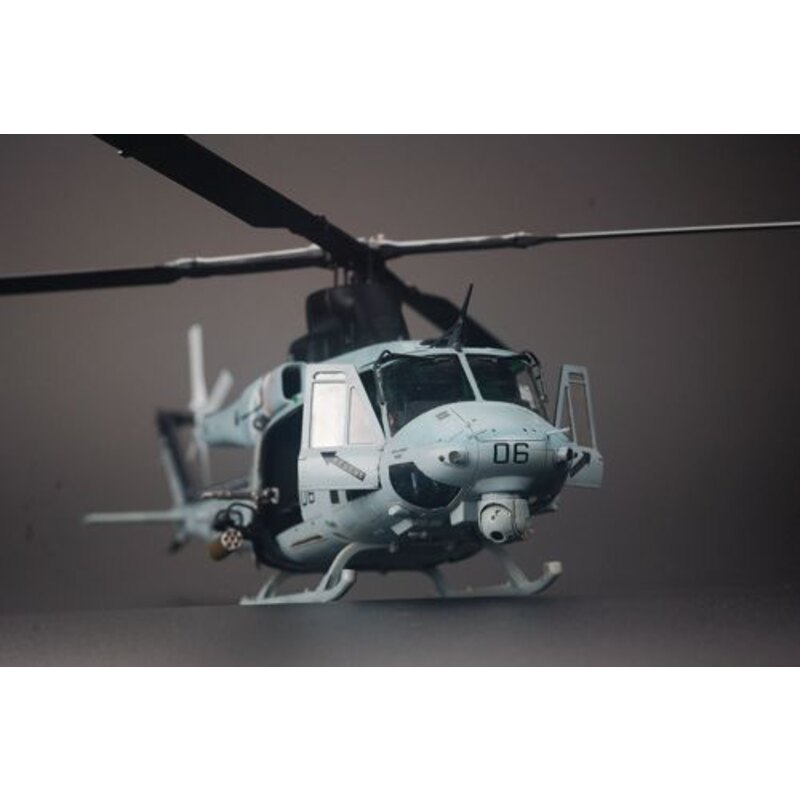 Model kit Bell UH-1Y 'Venom' 1:48 Kitty Hawk with 1001hobbies