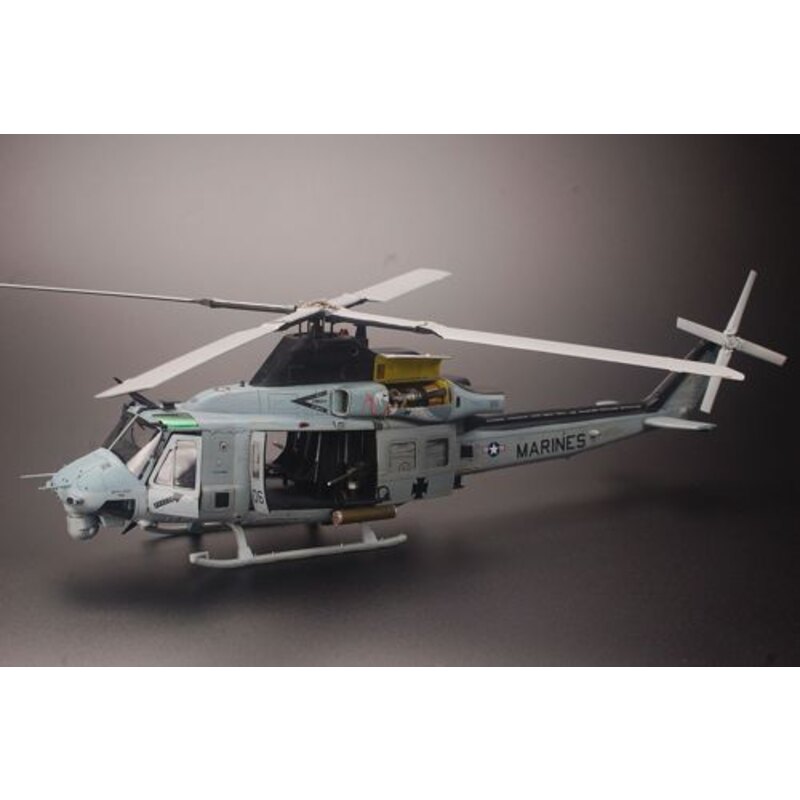 Model kit Bell UH-1Y 'Venom' 1:48 Kitty Hawk with 1001hobbies